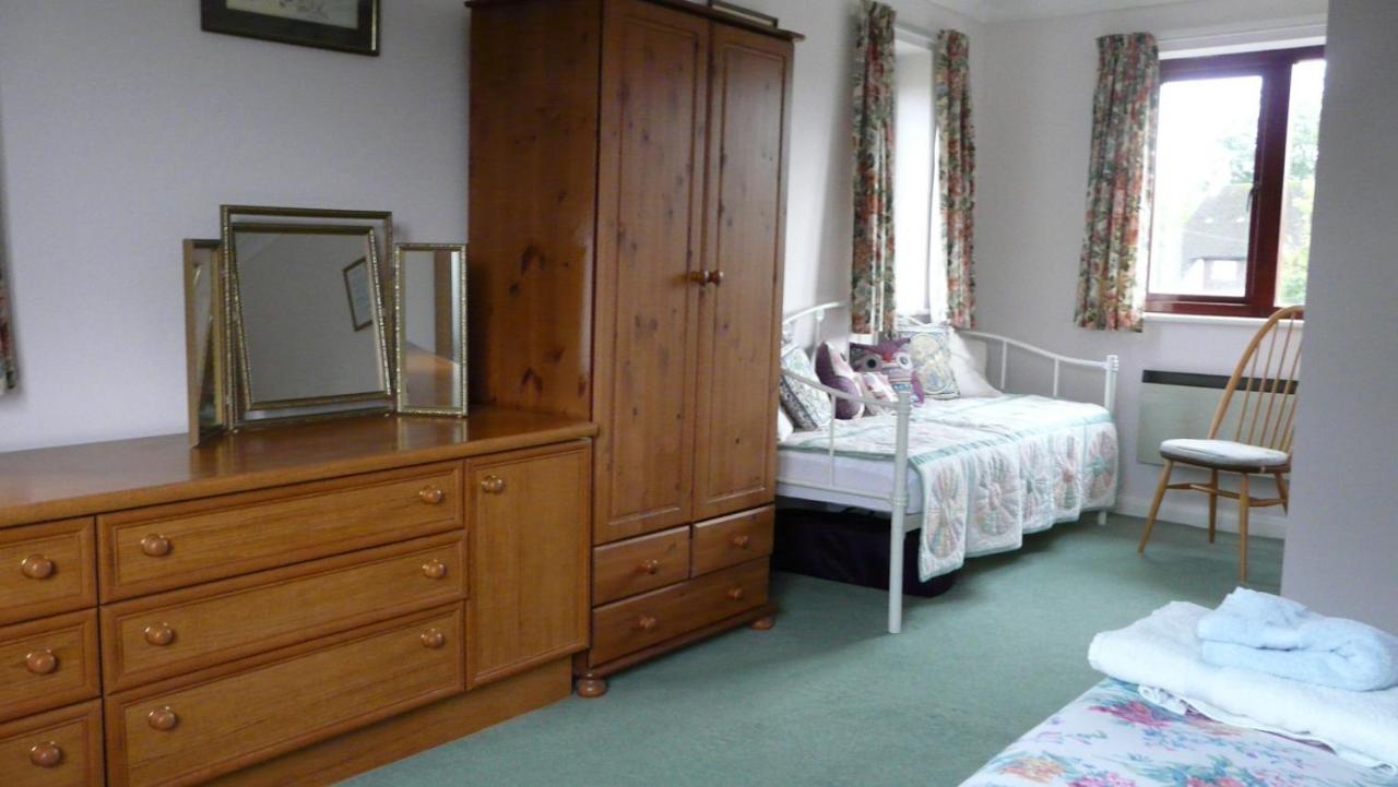 Bramley Cottage Holidays Чичестър Екстериор снимка