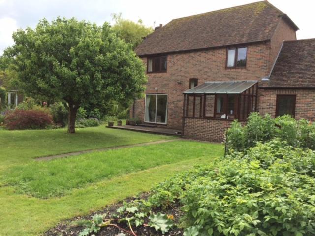 Bramley Cottage Holidays Чичестър Екстериор снимка